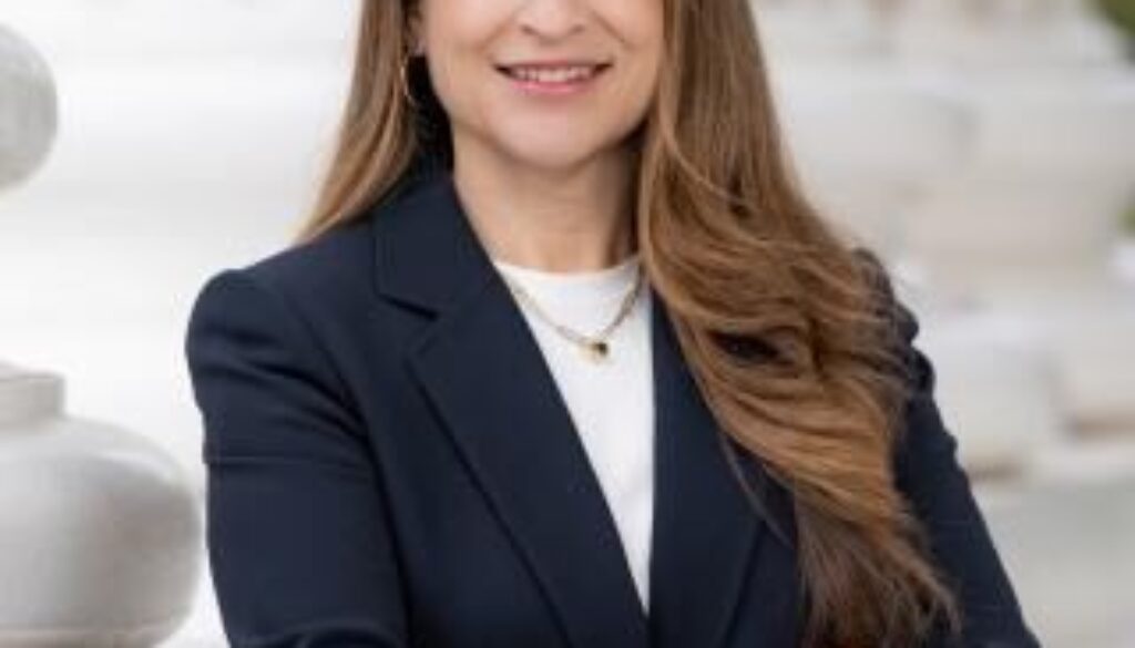 Anamarie20Farias20Headshots-1038_1