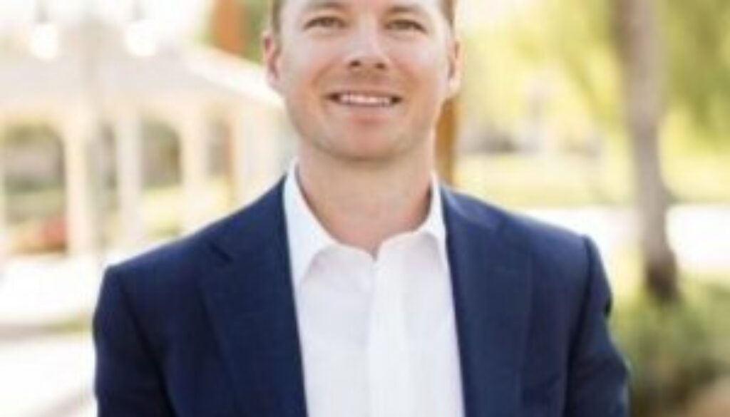 Wallis-e1678490382835-300x300